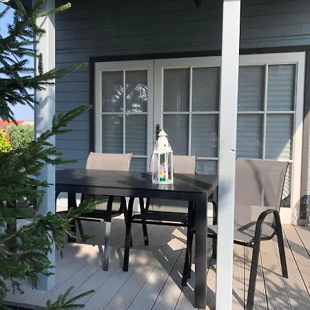 Деревянный коттедж Kapitanskie Z Prywatnym Polem Do Gry W Mini Golf Реваль