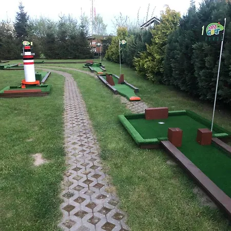 Kapitanskie Z Prywatnym Polem Do Gry W Mini Golf *