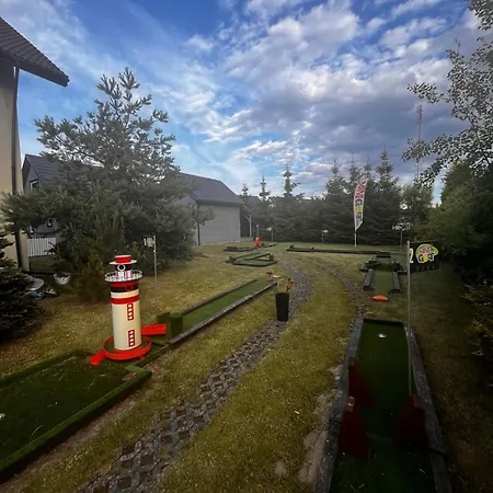 Деревянный коттедж Kapitanskie Z Prywatnym Polem Do Gry W Mini Golf Реваль