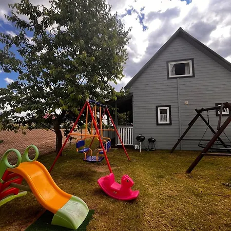 Kapitanskie Z Prywatnym Polem Do Gry W Mini Golf *