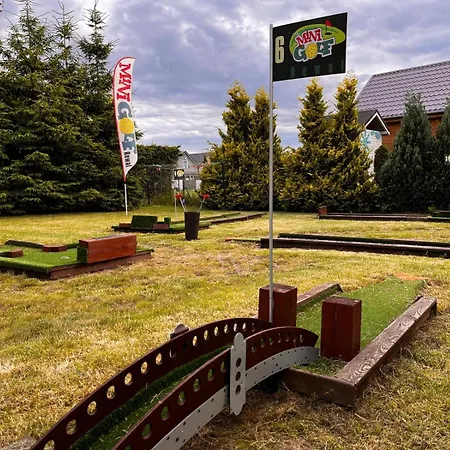 Domki Kapitanskie Z Prywatnym Polem Do Gry W Mini Golf Rewal