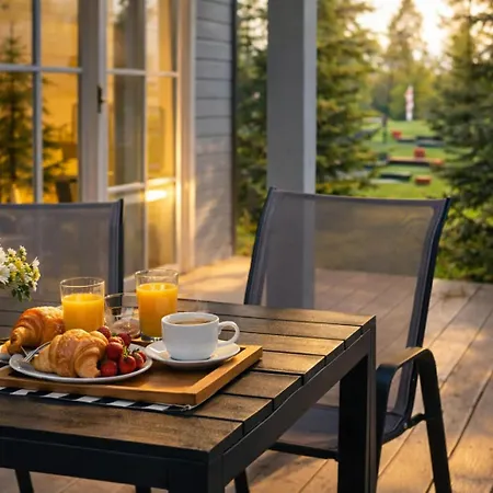 Kapitańskie Z Prywatnym Polem Do Gry W Mini Golf Domek letniskowy *