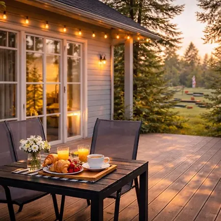 Kapitańskie Z Prywatnym Polem Do Gry W Mini Golf *