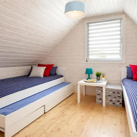 Kapitańskie Z Prywatnym Polem Do Gry W Mini Golf Domek letniskowy