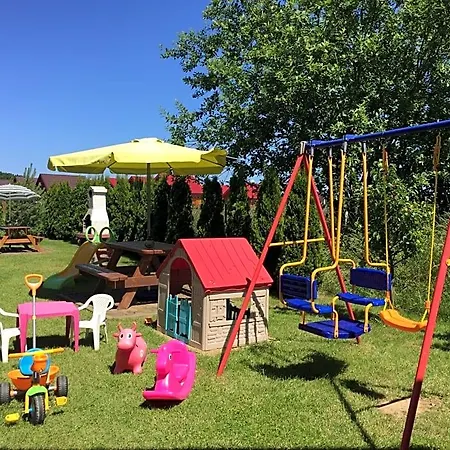 Kapitanskie & Mini Golf אכסניה *