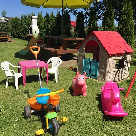 Domki Kapitanskie Z Prywatnym Polem Do Gry W Mini Golf Lodge Rewal