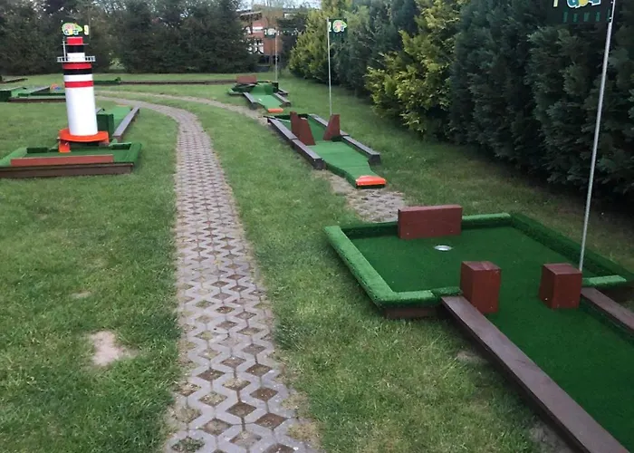 Kapitanskie Z Prywatnym Polem Do Gry W Mini Golf *