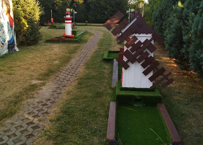 Kapitanskie Z Prywatnym Polem Do Gry W Mini Golf
