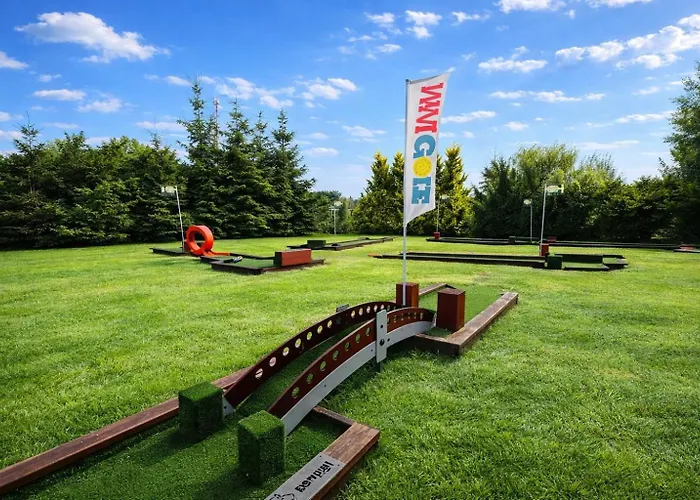 Domek letniskowy Kapitańskie Z Prywatnym Polem Do Gry W Mini Golf Rewal